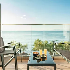 https://blue-studios-peraia.hotelschalkidiki.net